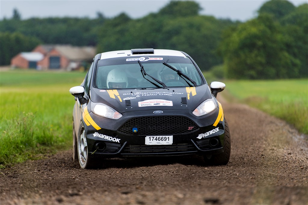 Jan Jakobsen fra Holstebro er en af mange lokale deltagere i Rally Stoholm, som er finale i Dansk Super Rally.
(Foto: Jokum Tord Larsen)